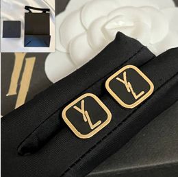 Luxury Brand Designer Earrings Black Vinatge Style Ear Stud Classic Design Elegant Womens Charm Earring Boutique Box Packaging Designer Gift Earrings