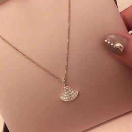 Fashion luxury small skirt diamond necklace ladies fan-shaped pendant rose gold creative high-quality gift226Z