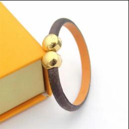 luxury bracelet Round genuine leather bracelets with gold round buckle women bracelet flower print pulseira brand named jewelry2831