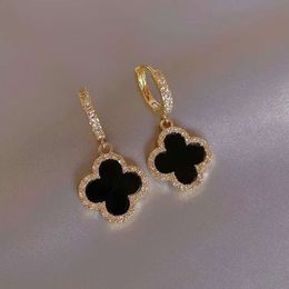 Designer earrings Four-leaf clover earrings for women senior classic small fragrant wind earrings new clover earrings 18k gold light luxury flash mens earrings D522