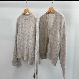 b Jia Jiaohua Pattern Feeling Fiber 2024ss Early Spring New Cashmere Material Lightweight Soft and Delicate Knitted Cardigan