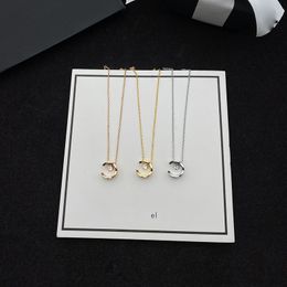 Fashion Designer Necklaces Women and Men Necklaces Diamond Lattice Moon Design Elegant Temperament Gift Giving Social Gathering good