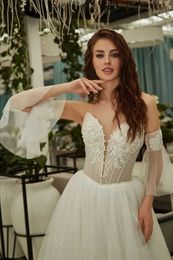 Five Fingers Gloves Elegant Wedding Removable Detached Floral Sequin Beaded Short Flare Sleeves Lace Wrist White Accessories Sleeve PerspectiveL231223