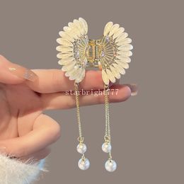 Fashion Rhinestones Hollow Butterfly Tassel Hair Clip for Women Exquisite Elegant Pearl Alloy Hair Claws Girls Headwear