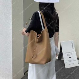 2024 High Simple All-match White designer wallet Bucket Tote Bag 100% Soft Cowskin Women purses Shoulder Shopper 2 Size Quality Cowhide Leather Handbag