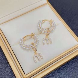 Designer Miui Miui Earrings Miao Family Letter m Full Diamond Ring Earrings Female Pearl Embedding Asymmetric Earstuds Temperament Ladies Sweet Fashion Earrings