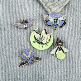 Cartoon Enamel Noctilucence Brooch Fluorescent Insect Moth Firefly Pins Unisex Butterfly Alloy Anti-light Buckle Badge Ornaments A309V