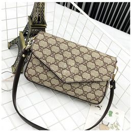 Classic style handbag luxurious designer bag top material leather casual crossbody shoulder bag long shoulder strap top hardware