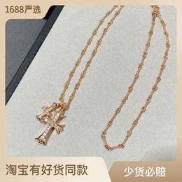 Ch Designer Cross Pendant Necklace Chromes Gold Female Versatile Fashionable Earrings Style Heart Sweater Chain Lover Gift Sanskrit Luxury Fashion New 2024 Lo5z