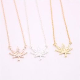 2018 Plant shape pendant necklace Maple leaf pendant necklace designed for women Retail and whole mix290F