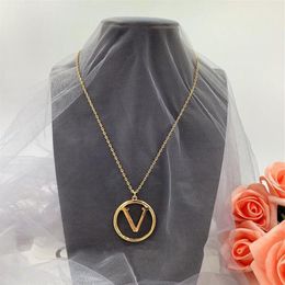 Luxury jewelry necklace Paris Designer Pendant Necklaces Men Women Couple fashion accessories Nice Christmas gifts246T