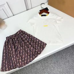 2023SS Child Designer Clothe Sets Childrens Kids Short Sleeve T-shirt Print Shorts Set Suit Brand Boys Clothing Cotton Tees Size Jacket Coat