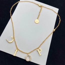 Designer de jóias colar alfabeto rosa ouro prata banhado borboleta pingente pérola jóias para presentes de natal feminino