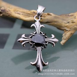 Ch Designer Cross Pendant Necklace Chromes Fashion Jewelry Titanium Steel Diamond Inlaid Zircon Heart Sweater Chain Lover Gift Luxury New 2024 T811