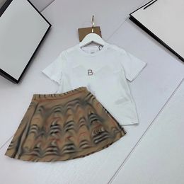 2024 Neueste Kinder Designer Sets Kinder Set Babykleidung Kleinkind T -Shirt Kleidung Jungen Mädchen Tracksanzuiten Kurzjacke Ärmel Anzüge Luxus Sommer -Shirt Klassiker Buchstaben