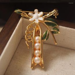 Brooches Vintage Niche Design Sweet Natural Fresh Exquisite Enamel Craft Pearl Pea Pod Fashion All-Match 2024 Trend Brooch