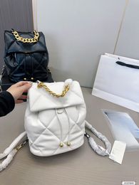 Designer Channel 19Bag 24C Schaffell-Mini-Rucksack, luxuriöse Satchel-Büchertasche, Goldknopf, Diamant-Plaid-Kette, hochwertige Wander-Laptoptasche für Damen, Schwarz