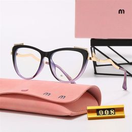 Luxury Womens Sunglasses M Mens Sun Hiking Luxurys Designer Polarised Sunglass Women Classic Glass Square Eyeglasses Beach Box263O