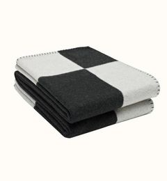 Luxurys Letter Blanket Soft Wool Scarf Shawl Portable Warm Plaid Sofa Bed Fleece Spring Autumn Women Throw Blankets5762698