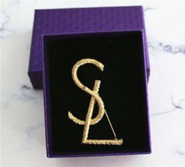 High Quality Luxury Designer Jewelry Mens Womens Pin Brooch Gold Letters Classic Brand Brooch Suit Party Dress Ornaments Beauul2527749