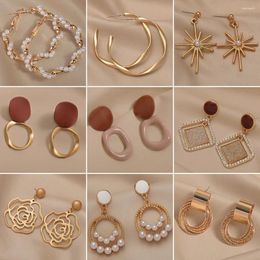 Stud Earrings 2023 Fashion Pearl Butterfly For Women Korean Geometric Irregular Dangle Metal Jewellery Wholesale