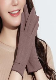 Luxury Thin Section SelfHeating Ladies Warm Gloves Full Finger Women Casual Touch Screen Gloves Autumn Winter Windproof Embro2793033