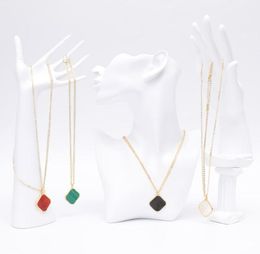 Designer Necklace Clover Classic Sweater Long Necklaces Fashion Gold Big Flowers Design for Man Woman Jewelry Pendant 4 Color Good8747937