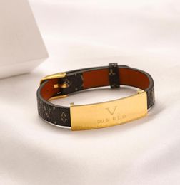 Luxury Brand Bracelet 18k Gold Bangle Designer Letter Leather Bracelet Classic Party Accessories Couple Family Design Jewellery Gift3946819