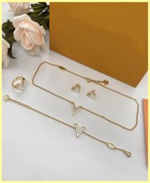 2021 Classic designer ring Women Mens Hip Hop V Letters Stud Earings Necklaces Bracelets luxury brands jewelrys set Wedding Gift w5271103