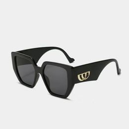 Womens Designer Sunglasses Oversized Black Rectangular-Frame UV400 Sunglasses With Label Popular Brands Vacation Ladies Fashion Iconic Letters Glasses