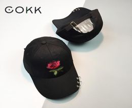 COKK Boné de beisebol com flor de rosa vermelha feminino, boné snapback de cor sólida com anéis de metal, chapéu do pai feminino, hip hop, viseira de sol 2018, verão 9725695