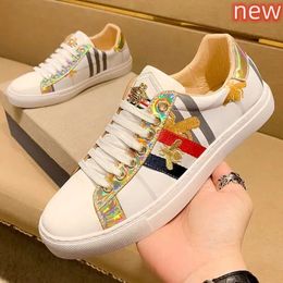 2024 New Versatile Fukuqi little bee white men's board high version leather casual Kuqi women's shoes