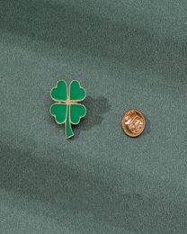 Lucky Green fourleaf clover Pins Brooches for Women Gold Plated Plant Enamel Pin Jewellery Student Couple Metal Badges Denim Shirt 6177266