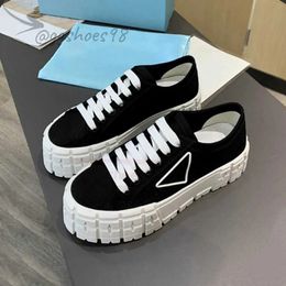 Designer sports casual shoes travel fashion triangle logo white women flat shoes lace up leather sneaker cloth gym trainers platform lady Pilates sneakers