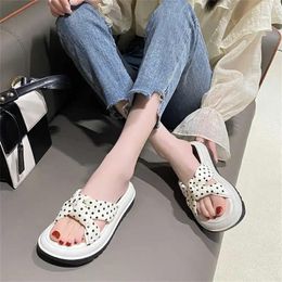 Slippers Fall Number 40 Luxary Women Shoes White Sandals Ladies Indoor Fashionable Sneakers Sports Street High-end Sapato