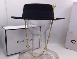 Black cap female British wool hat fashion party flat top hat chain strap and pin fedoras for woman for a streetstyle shooting5193867