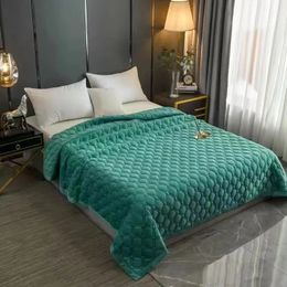 Short Plush Sofa Towel King Queen Size Antislip Bed Sheet Solid Colour Soft Velvet Quilted Cover Blanket 270x230cm Bedspread 231222