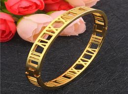 Mens Bangle Bracelet Gold Design Luxury Designer Jewelry Bracelets Charm Unisex Party Engagement Gift Diamonds Numerals Stainless 7026310
