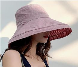 Summer Women Doublesided Cotton Linen Plaid Sun Hat Elegant Big Wide Brim Foldable AntiUV Beach Sun Floppy Hats Flat Caps Bob4127010