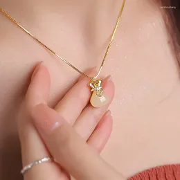 Pendants White Jade Marrow Blessing Bag Chain Light Luxury High Grade Clavicle Titanium Steel Plated With 18 Gold As A Gift For Girlfrien