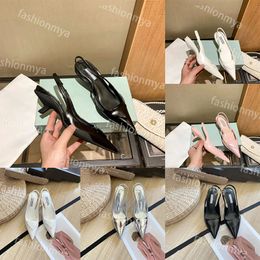Designer Slides Sandals Fashion Sandals Flip Flip in pelle Flip Flip Scarpe Pompe in pantofole Bianco Nero Sandalo