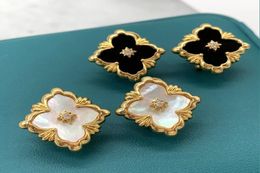 Italy Luxury Clover Designer Stud Earrings for Women Retro Vintage Simple 18K Gold Shell Clip On Ear Rings Party Jewelry9837987
