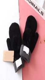 Designer Letter Gloves Winter Autumn Fashion Women Cashmere Mittens Glove With Lovely Fur Ball Outdoor Sport Warm Winters Glovess 3395552