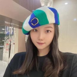 Berets Designer 2022 Wool Hat Women039s Fragrance Knitted Stitching Green Blue Hat Thickened Warm Solid Colour Letter Cap Access9124651