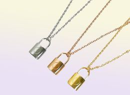 Woman Necklace Pendant Europe America Style Men Lady Women Lovers Thick Chain Engraved V Initials Large Lock Pendants Necklaces De8586190