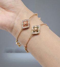 2022 new fashion clover designer charm bracelets 18K gold 4 leaf italy brand vintage luxury mother pearl bracelet bangle party wed8336334