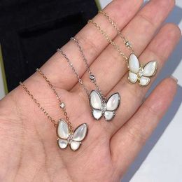 Pendant Necklaces European Top Jewellery High Quality 925 Sterling Silver White Shell Shining Butterfly Necklace Ladies Fashion Brand Light LuxuryL231225