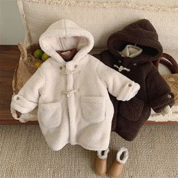 Корейское 2023 осенне-зимнее шерстяное пальто для маленьких мальчиков, хлопковая плюшевая утолщенная верхняя одежда, детская куртка, однотонная длинная с капюшоном 231225