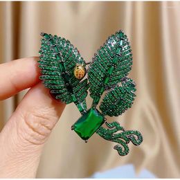 Brooches SUYU Classic Micro Inlaid Cubic Zirconia Copper Plated Green Leaf Brooch Two Colour Corsage Clothing Accessories