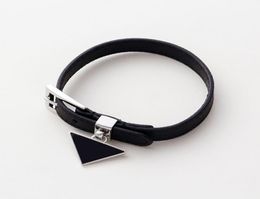 Mens Clover Bracelet Classic Designer Women Leather Bracelets Jewellery Luxury Casual Men Womens Unisex Triangle Fashion p Bracelets3923131